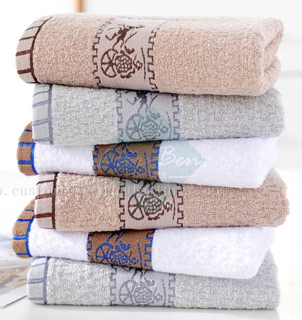 China Bulk Custom mens dressing gown with hood supplier Bespoke Bamboo Travel Towels Factory